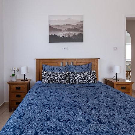 Beautiful 2 Bed Apartment In Paphos Cyprus Exterior photo