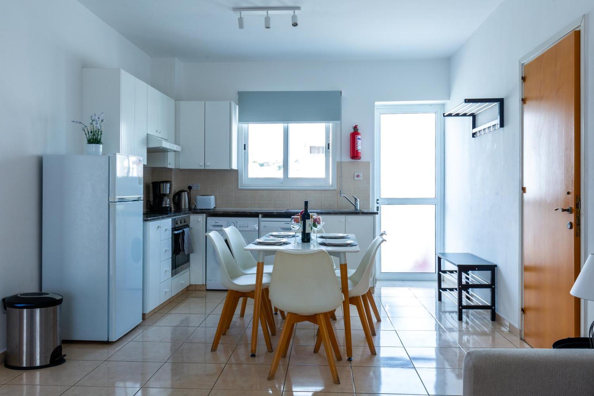 Beautiful 2 Bed Apartment In Paphos Cyprus Exterior photo