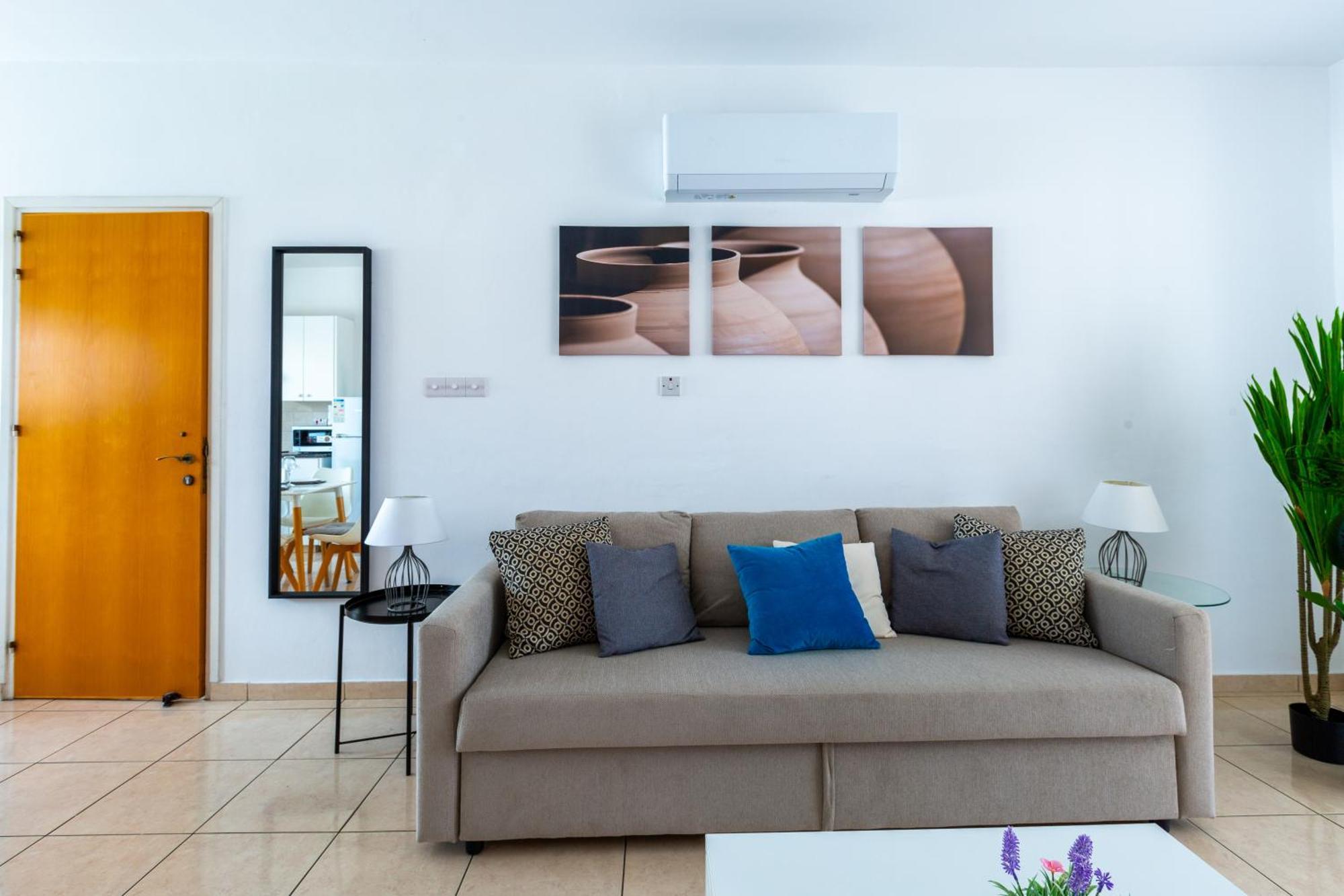 Beautiful 2 Bed Apartment In Paphos Cyprus Exterior photo
