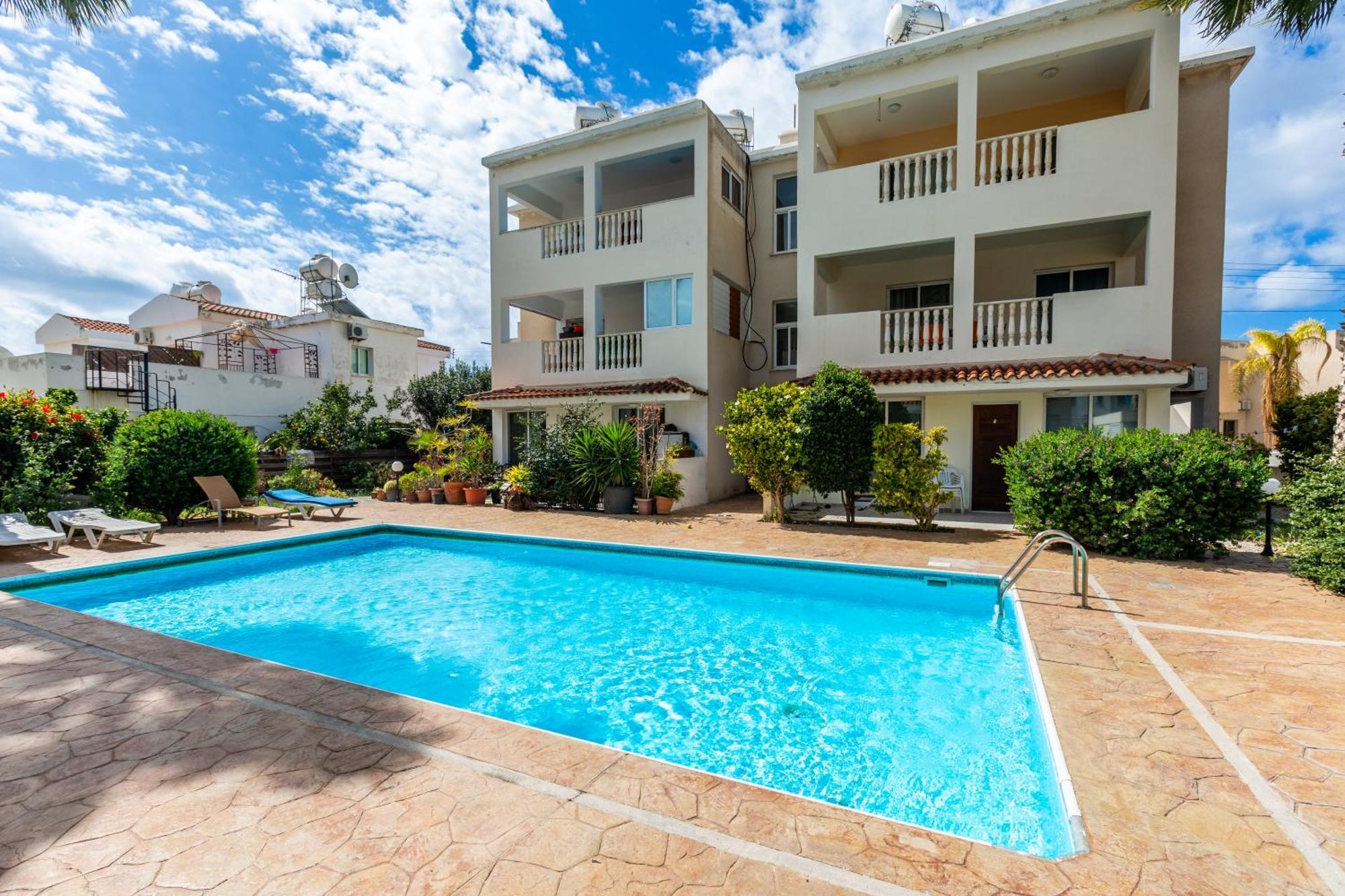 Beautiful 2 Bed Apartment In Paphos Cyprus Exterior photo