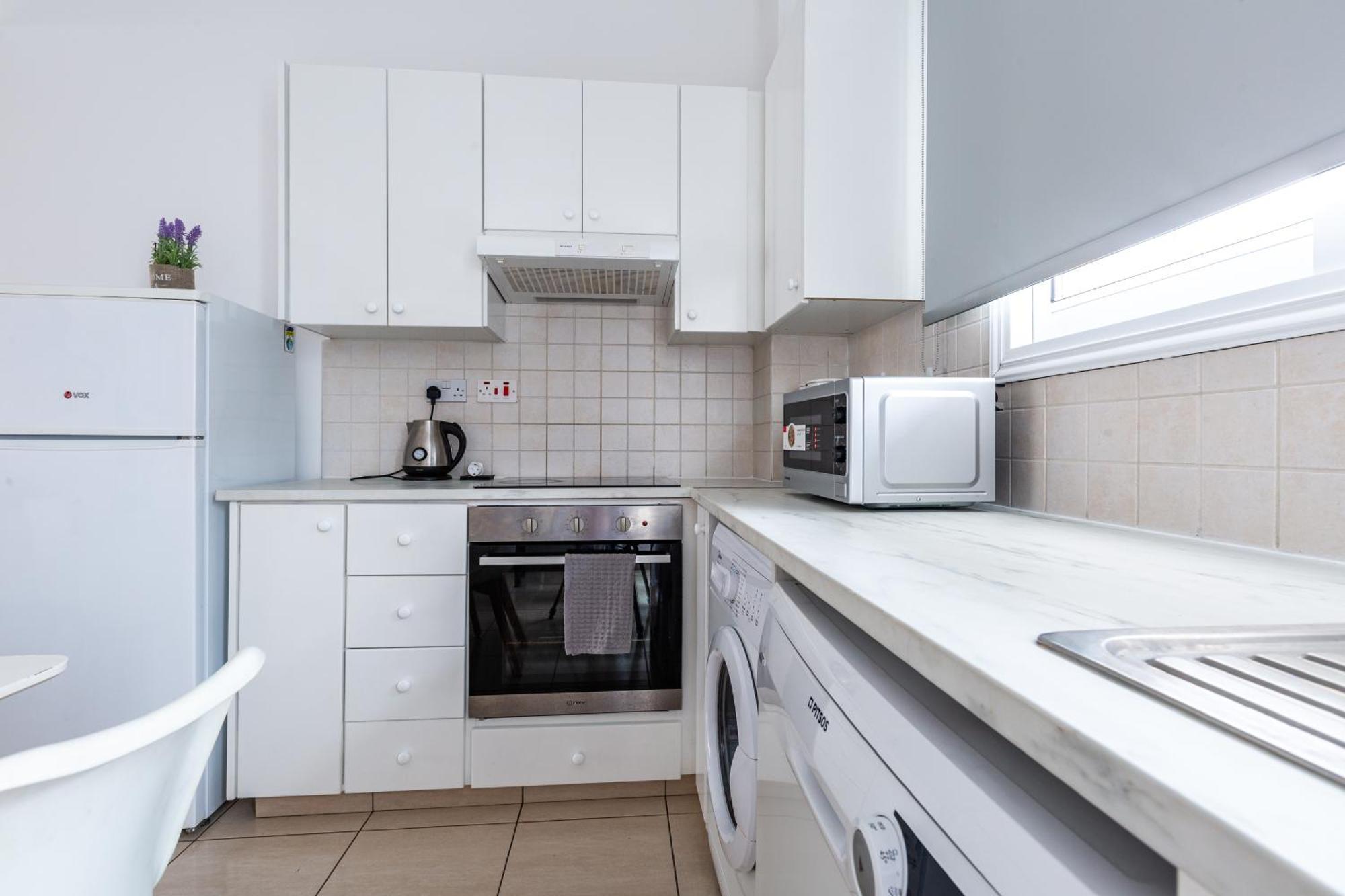 Beautiful 2 Bed Apartment In Paphos Cyprus Exterior photo