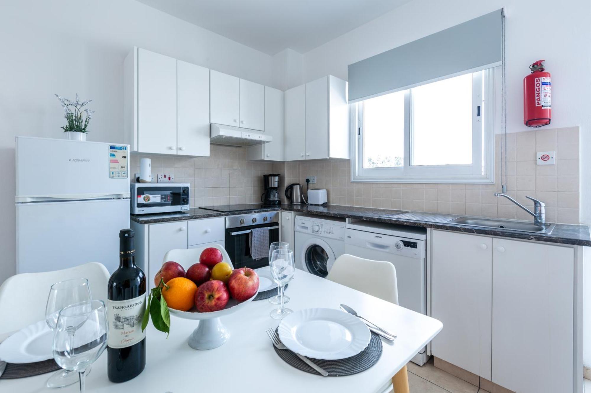 Beautiful 2 Bed Apartment In Paphos Cyprus Exterior photo