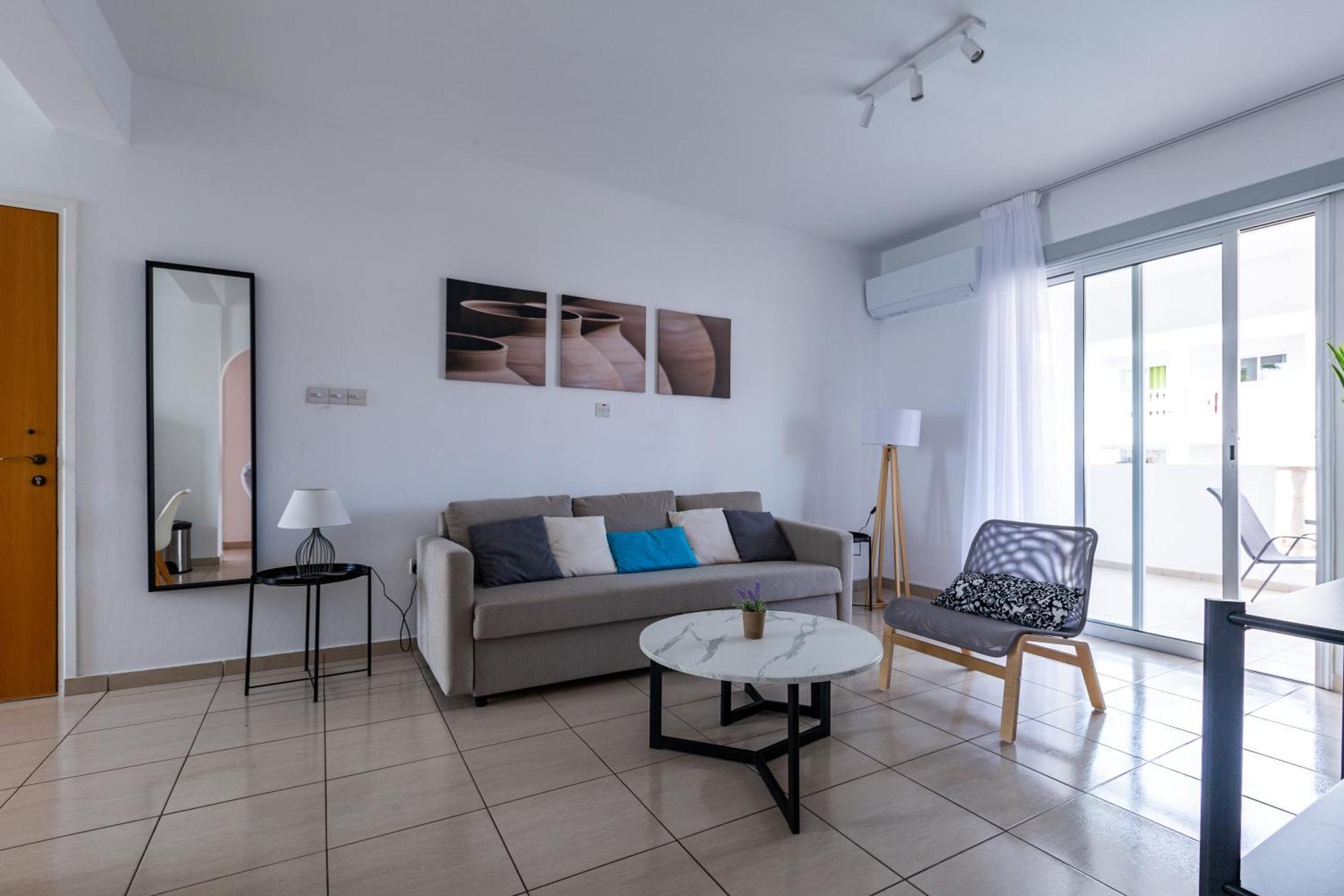 Beautiful 2 Bed Apartment In Paphos Cyprus Exterior photo