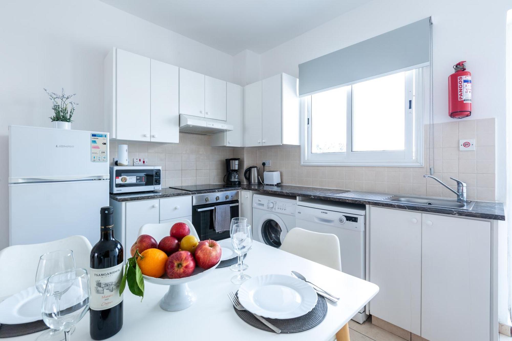 Beautiful 2 Bed Apartment In Paphos Cyprus Exterior photo
