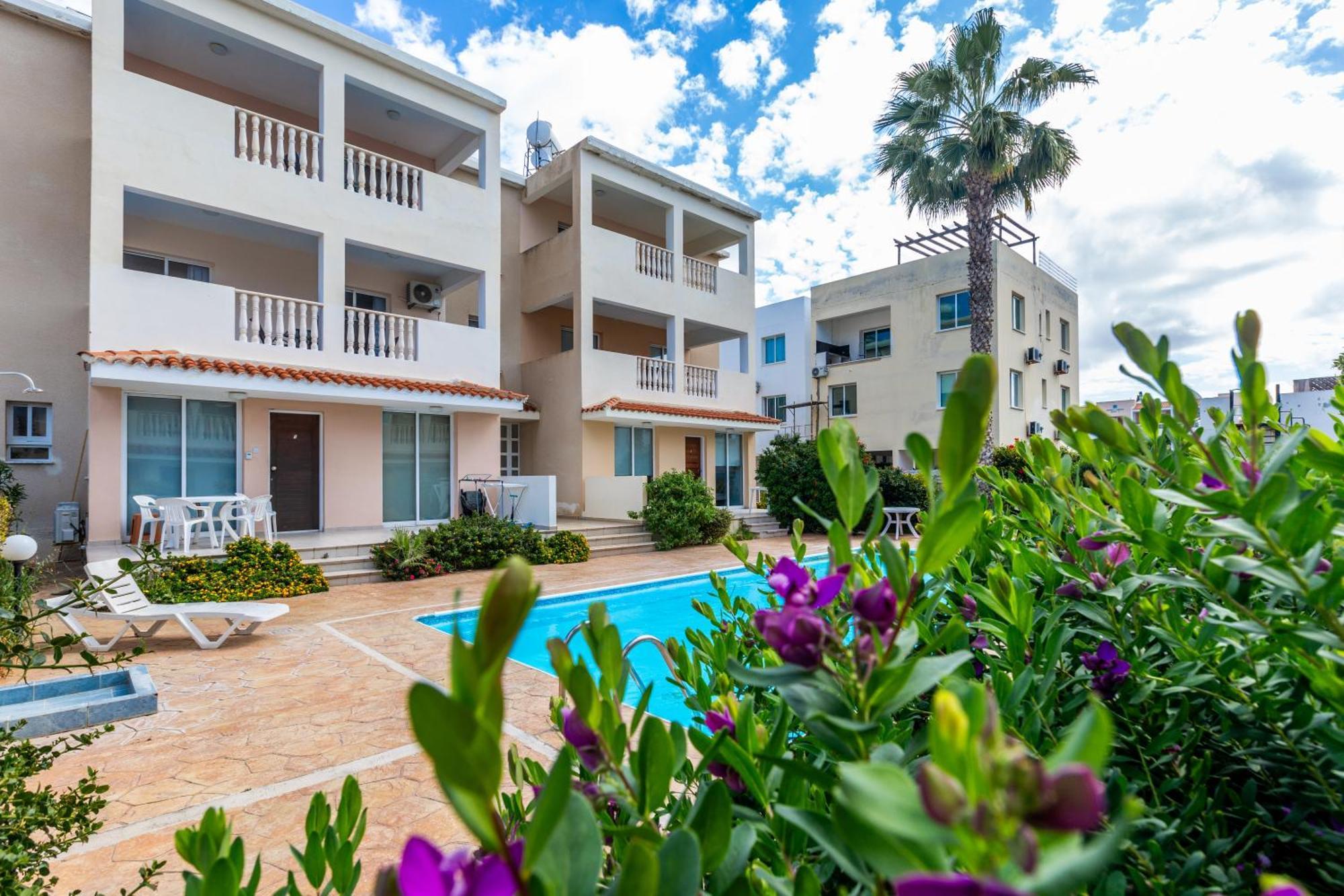 Beautiful 2 Bed Apartment In Paphos Cyprus Exterior photo