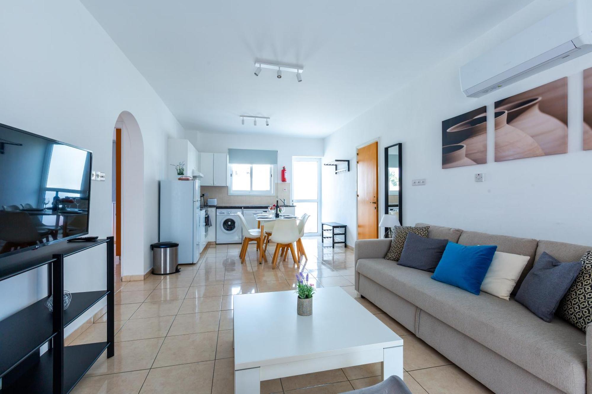 Beautiful 2 Bed Apartment In Paphos Cyprus Exterior photo