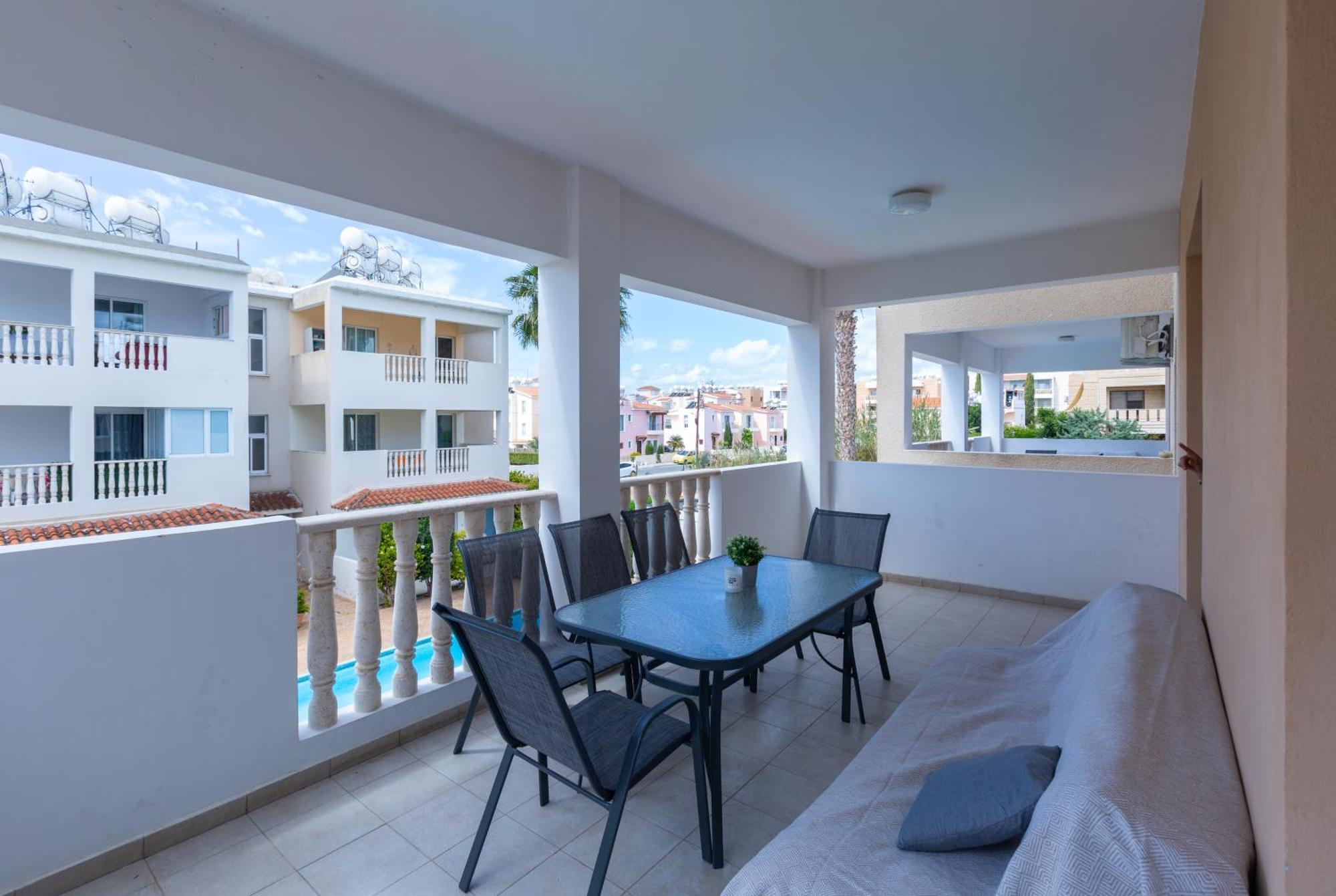 Beautiful 2 Bed Apartment In Paphos Cyprus Exterior photo